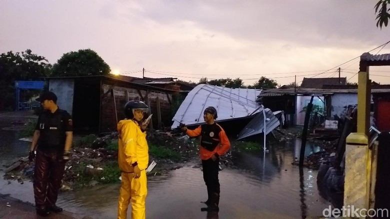 Diterjang Puting Beliung, Galvalum Panti Asuhan Terbang Sejauh 30 Meter Diterjang Puting Beliung, Galvalum Panti Asuhan Terbang Sejauh 30 Meter