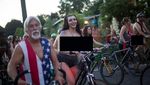 Unik! Bersepeda dengan Telanjang di World Naked Bike Ride