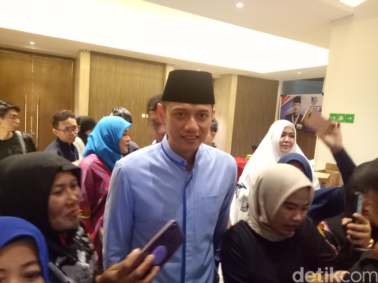 AHY Bandingkan Program Era SBY dan Jokowi di Depan Emak-emak AHY Bandingkan Program Era SBY dan Jokowi di Depan Emak-emak