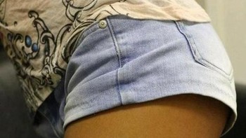 Ini tato lho bukan pita sungguhan. (Foto: Brightside)
