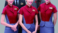 Dirancang oleh desainer kostum nominasi Oscar William Chang, seragam China Airlines adalah perpaduan dari gaun tradisional Mandarin dan mode Barat, sangat futuristik. Istimewa/says.com.