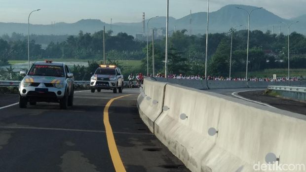 Kok Ada Ratusan Biker Gowes di Tol Paspro? Ini Penjelasannya