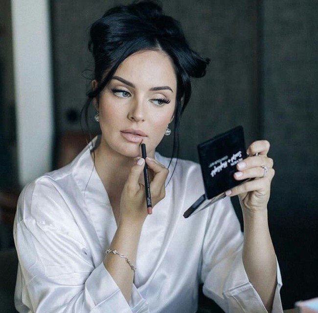Chloe Morello kemudian jadi Youtuber dan selebgram sensasional. Ia kerap membuat konten yang bikin viral. Foto: Instagram/@chloemorello
