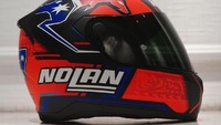 Selain dengan grafik yang eksklusif, helm ini tergolong ringan dan interior dibalut busa yang empuk dan sistem penguncian cepat Microlock. Foto: Dok. PT Prakarsa Abadi Sentosa