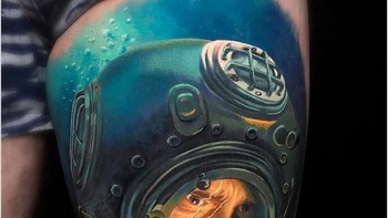 Gambar astronot yang menemukan benda bersinar. (Foto: Brightside)