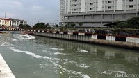 Busa tersebut tentu saja dapat mencemari sungai.