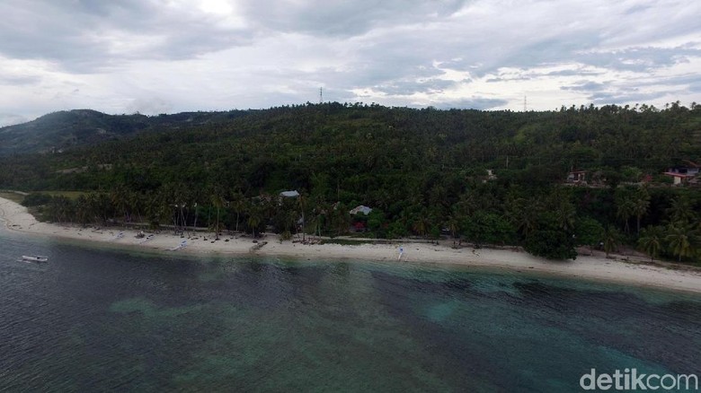 Pantai Palippis yang cantik (Abdy Febriady/detikTravel) Pantai Palippis yang cantik (Abdy Febriady/detikTravel)
