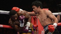 Di usianya yang sudah masuk 40 tahun, dia memenangi duel dengan Adrien Broner untuk mempertahankan sabuk juara dunia. Joe Camporeale-USA TODAY Sports Via REUTERS.