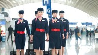 Seragam China Eastern Airlines dirancang oleh Christian Lacroix yang terlihat sederhana, indah, dan bermartabat. Seragam ini merupakan perpaduan gaya oriental yang elegan dan mode gaya Shanghai. Istimewa/says.com.
