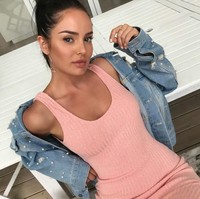 Aku merasa tidak banyak dapat ilmu dari sekolah makeup. Jadi aku tinggalkan sekolah dan bekerja di hotel milik keluargaku, cerita Chloe, seperti dikutip Beauty Heaven. Foto: Instagram/@chloemorello