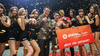 Yosuke Saruta menjadi juara dunia strawweight ONE Championship.