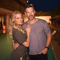Hubungan LeAnn Rimes dan Eddie Cibrian juga diwarnai dengan skandal saling berselingkuh. LeAnn Rimes masih dalam ikatan pernikahan dengan Dean Sheremet dan Eddie juga masih beristrikan Brandi Glanville, ketika mereka menjalin cinta. Keduanya akhirnya menikah pada 2011 dan masih bertahan hingga sekarang. Foto: Fabiano Silva/Getty Images