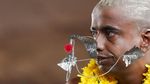 Melihat Lebih Dekat Ritual Penebusan Dosa Khas Suku Tamil