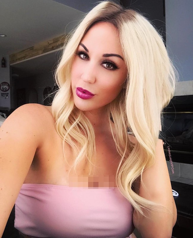 Agar bentuk alis selalu on point di depan kamera maupun keseharian, Leigh melakukan sulam atau tato alis. Setiap lima bulan, dia akan memperbaiki bentuk alisnya. Biaya sulam alis yang ia keluarga per tahun sebesar Rp 12 jutaan. Foto: Instagram/@mylindseyleigh