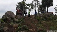 Pihak desa menduga bebatuan ini merupakan situs kepurbakalaan peninggalan zaman megalitikum.