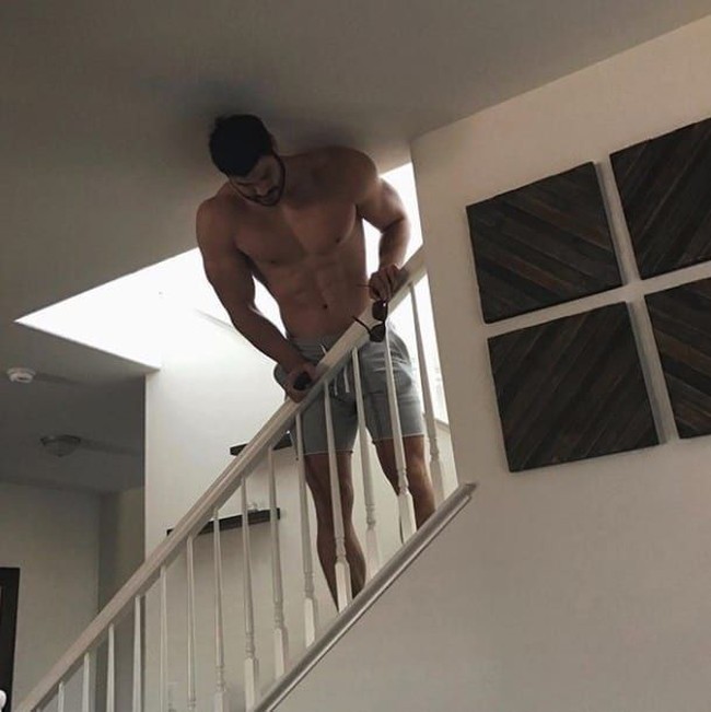 Danny Jones sempat viral di media sosial, terutama Twitter, karena salah satu netizen mem-posting fotonya dan menyebutnya sebagai Tree Man alias Manusia Pohon. Foto: Instagram@dannyjonesfitness