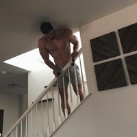 Danny Jones sempat viral di media sosial, terutama Twitter, karena salah satu netizen mem-posting fotonya dan menyebutnya sebagai Tree Man alias Manusia Pohon. Foto: Instagram@dannyjonesfitness
