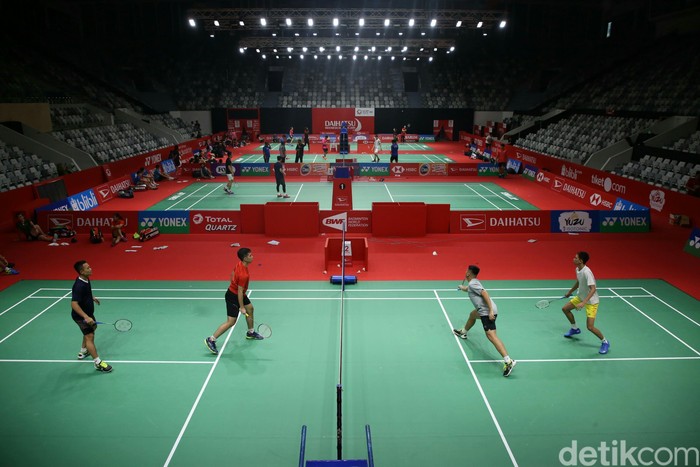 pelatnas Cipayung berlatig di Istora, Senayan menjelang Indonesia Masters 2019, Senin (21/1).