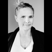 Perempuan lain yang kabarnya punya hubungan khusus dengan Brad adalah Sat Hari Khalsa. Dia seorang desainer perhiasan dan pemilik Amrit Jewelry. Karya-karnya terinspirasi dari kebudayaan India.  (Foto: Instagram/@amritjewelry)