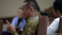 Mantan Sekretaris Mahkamah Agung (MA) Nurhadi memberi keterangan sebagai saksi dalam perkara terdakwa mantan Presiden Komisaris Lippo Group Eddy Sindoro di Pengadilan Tipikor, Jakarta Pusat, Senin (21/1/2019).