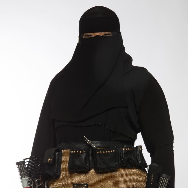 Melalui Instagram-nya, ia sering berbagi inspirasi. Ia harap dengan penampilan cadarnya dan keahliannya memotong rambut, orang-orang bisa menganggap Islam itu normal dan bukan teroris. Foto: Instagram/NatashaSomalia