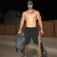 Tidak salah memang julukan itu ditujukan padanya. Danny Jones yang seorang pelatih fitnes memang punya tubuh tinggi menjulang, badannya juga sangat kekar. Tinggi badannya mencapai 200 cm dan beratnya 120 kg. Foto: Instagram@dannyjonesfitness