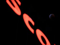 Keren! Penampakan Gerhana Bulan Serigala di Seluruh Dunia