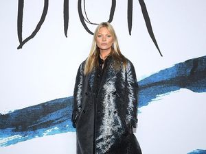 Foto Terbaru Supermodel Kate Moss, Masih Memesona di Usia 45