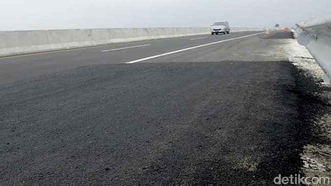 Fakta di Balik Rusaknya Jalan Tol yang Baru Diresmikan Jokowi
