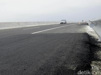 Fakta di Balik Rusaknya Jalan Tol yang Baru Diresmikan Jokowi