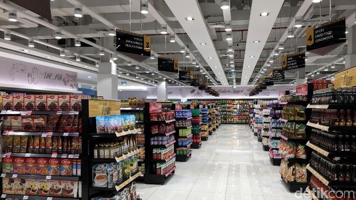 Ilustrasi Pusat Perbelanjaan Modern, Hero Supermarket, Giant