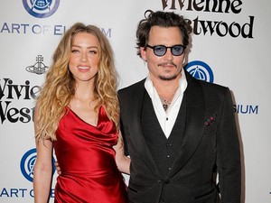 Amber Heard Akui Pernah Pukul Johnny Depp, Fans Minta Keadilan