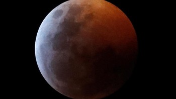Penampakan Super Blood Wolf Moon di Mexico City, Meksiko. Foto: Reuters