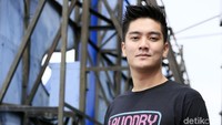 Boy mempromosikan film terbarunya sebuah drama-komedi berjudul Laundry Show. Foto: Asep Syaifullah/detikHOT