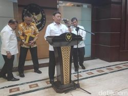 Jokowi Minta Menteri Kaji Aspek Hukum Pembebasan Ba'asyir Jokowi Minta Menteri Kaji Aspek Hukum Pembebasan Ba'asyir
