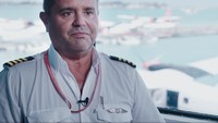 Andrew Farr, salah satu kapten pilot Trans Maldivian Airways menceritakan pengalamannya bekerja sebagai pilot pesawat amphibi. Menurutnya, bagi yang ingin menjadi pilot pesawat amphibi harus punya minimal 1.000 jam terbang (CNN Travel)  