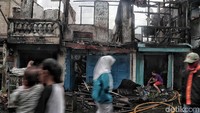 Tiga RW terdampak akibat kebakaran tersebut. Titik api berasal dari salah satu rumah di RW 15 RT 02.