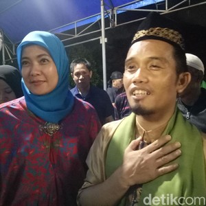 5 Pelajaran Cinta dari Ustad Maulana yang Kehilangan Istri Karena Kanker 5 Pelajaran Cinta dari Ustad Maulana yang Kehilangan Istri Karena Kanker