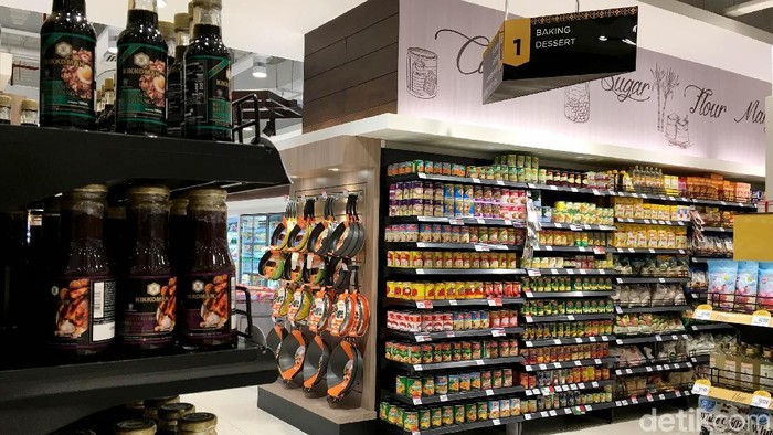 Ilustrasi Pusat Perbelanjaan Modern, Hero Supermarket, Giant