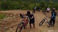 Kegiatan ini digelar untuk mengembangkan olah raga bersepeda. (Abdy Febriady/detikTravel)