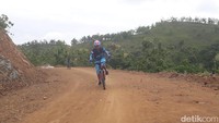 Jalur yang disiapkan panitia memiliki rintagan berbeda-beda, dan melewati sejumlah titik spot wisata di daerah ini. (Abdy Febriady/detikTravel)