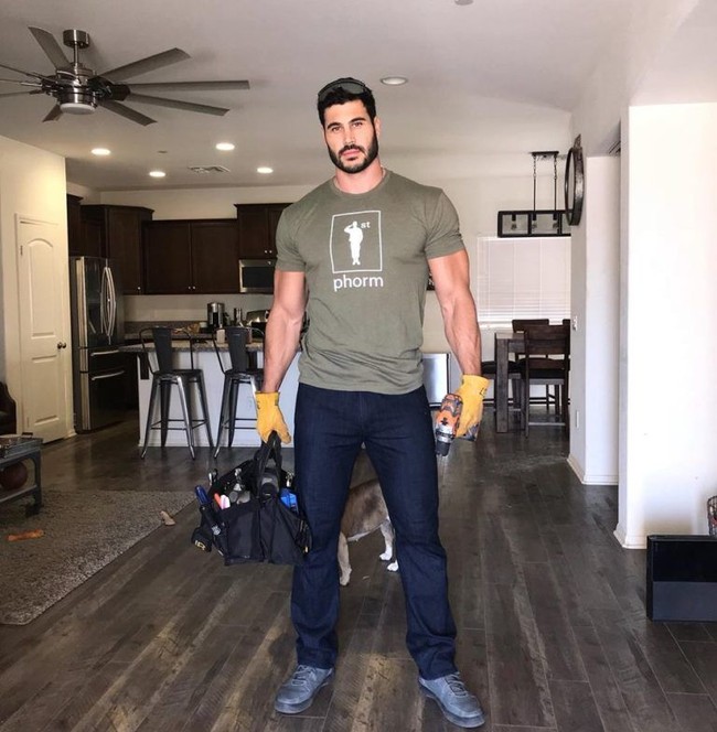 Popularitasnya di media sosial mendatangkan penghasilan yang cukup lumayan. Bisnis yang ia beri nama Danny Jones Online Fitness Training pun jadi booming. Salah satu program yang ia kembangkan adalah 30 Days Transformation Challenge. Foto: Instagram@dannyjonesfitness