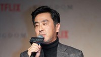Dirinya tertarik untuk menyutradarai serial tersebut karena kagum dengan penulisan naskah yang dibuat oleh Kim Eun-hee. Dok. Netflix