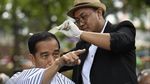 Melihat Lagi Aksi Tukang Cukur Jokowi yang Disindir Kubu Prabowo
