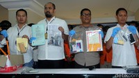 Salah satu kasus yang diungkap polisi adalah kasus penipuan yang berkaitan dengan Mendagri Tjahjo Kumolo. Mendagri disebut tertipu oleh seorang pelaku berinisial NSN (35) yang mengaku sebagai Kepala Sekolah di SD Rejosari Semarang senilai Rp 10 juta pada Januari 2019.