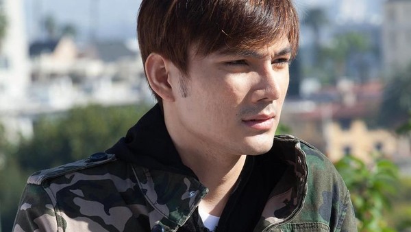 Foto: Penampilan Ganteng Beneval, Aktor Indonesia yang Berkarier di Hollywood