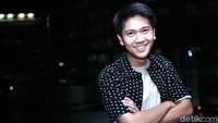Iqbaal Ramadhan menceritakan tak hanya soal kariernya di dunia film dan musik, ia juga membagi cerita soal kisah asmara dan pendidikannya kepada detikHOT.  Foto: Asep Syaifullah/detikHOT