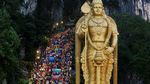 Melihat Lebih Dekat Ritual Penebusan Dosa Khas Suku Tamil