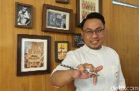 Ribut Soal Jokowi Cukur Rambut di Garut