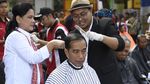 Melihat Lagi Aksi Tukang Cukur Jokowi yang Disindir Kubu Prabowo
